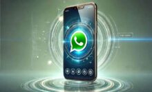 cellulare con il logo whatsapp al centro dello schermo